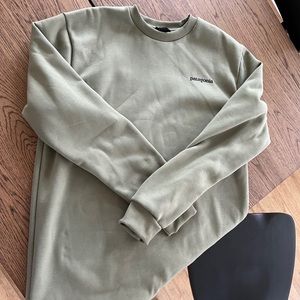 Men’s Patagonia sweatshirt / crewneck